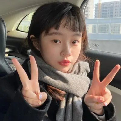 年轻女人